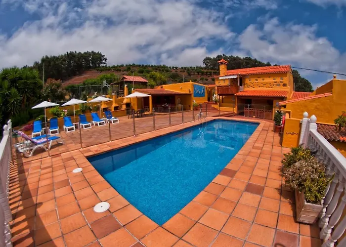 Las Casas de Lola y Rafael Moya 